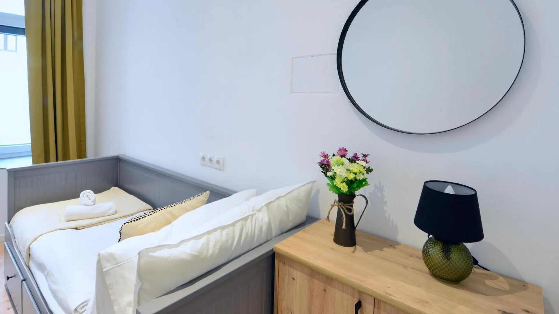 Urban Alley Apartment Vienna Austria